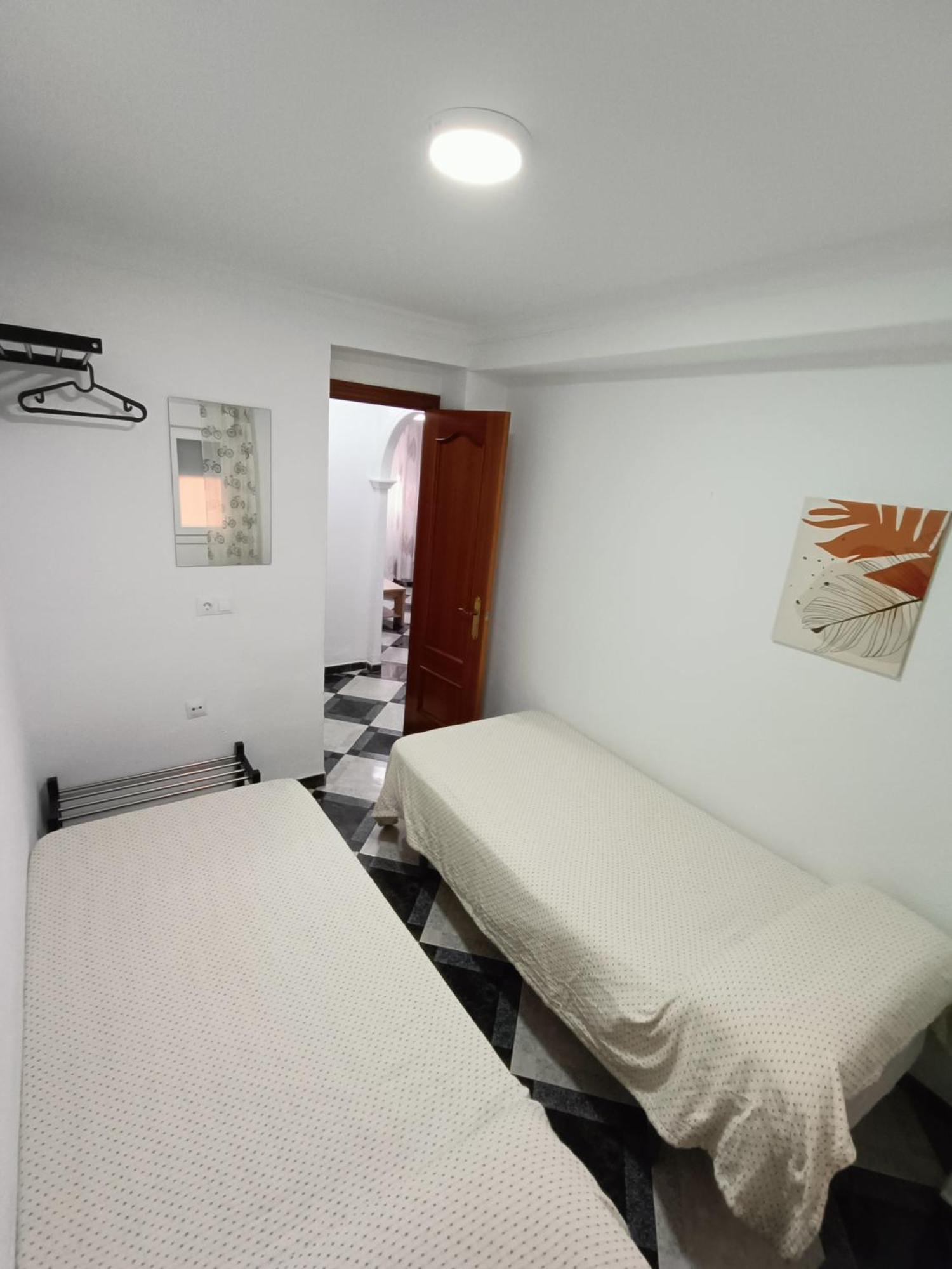 Piso Calidad Precio Junto A La Playa De La Victoria *